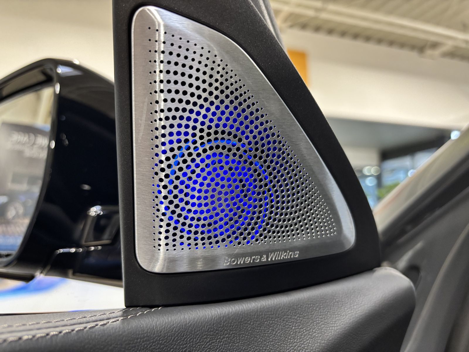 BMW X6 xDrive40d M SportPro B&W PANO HUD 360° AHK DA