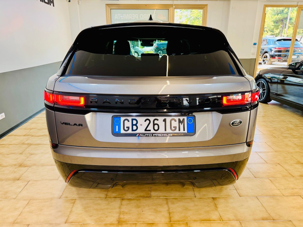 Range Rover Velar 2.0D - Samsaru's Car Outlet