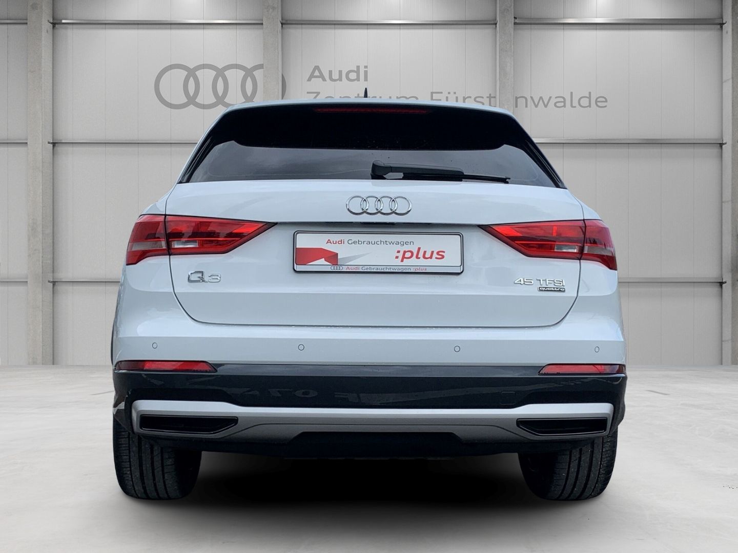 Audi Q3 45 TFSI quattro advanced - Samsaru's Car Outlet