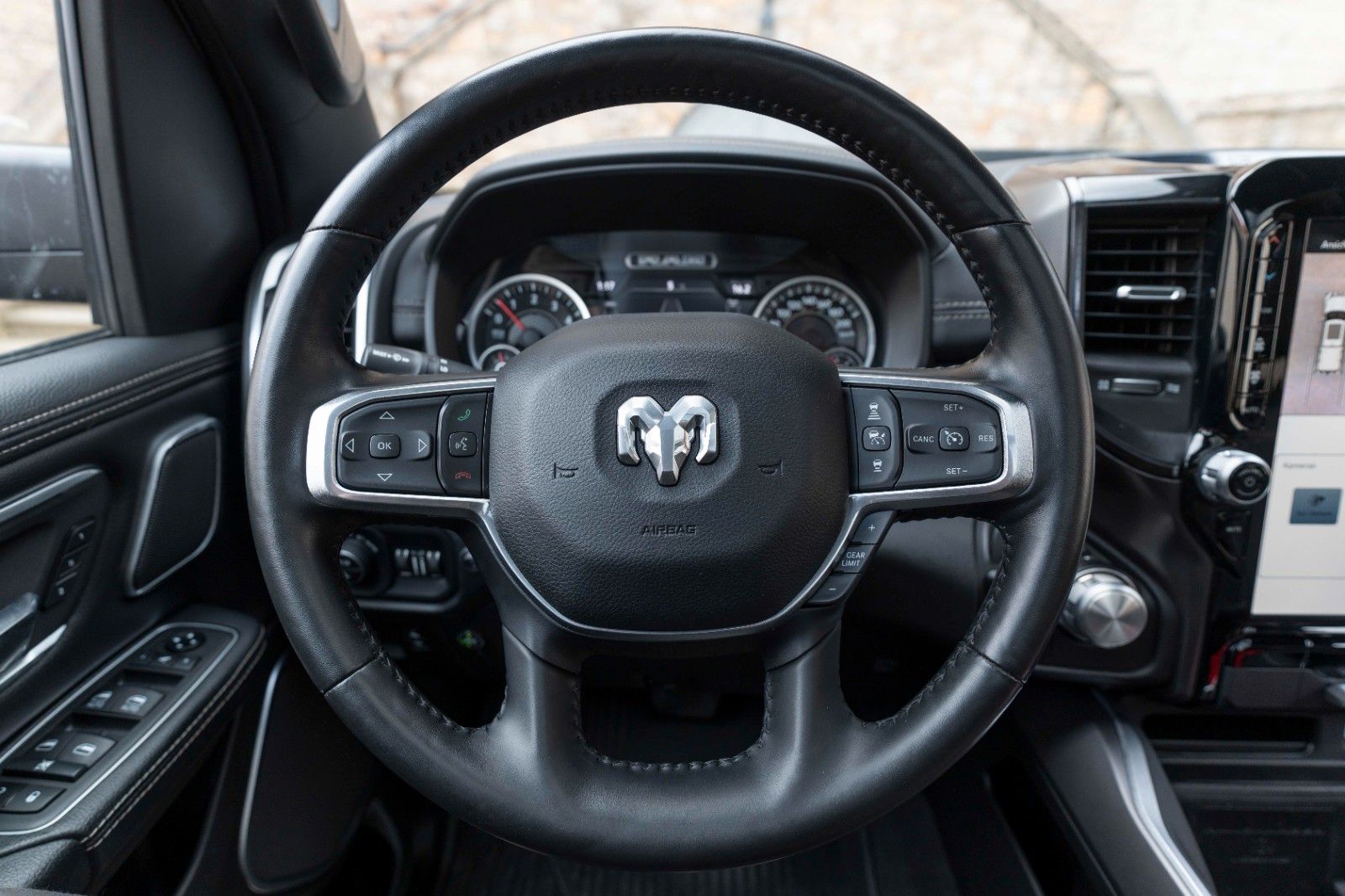 Dodge RAM 5,7L Laramie CC 4X4 360° LED CARPLAY LPG AHK