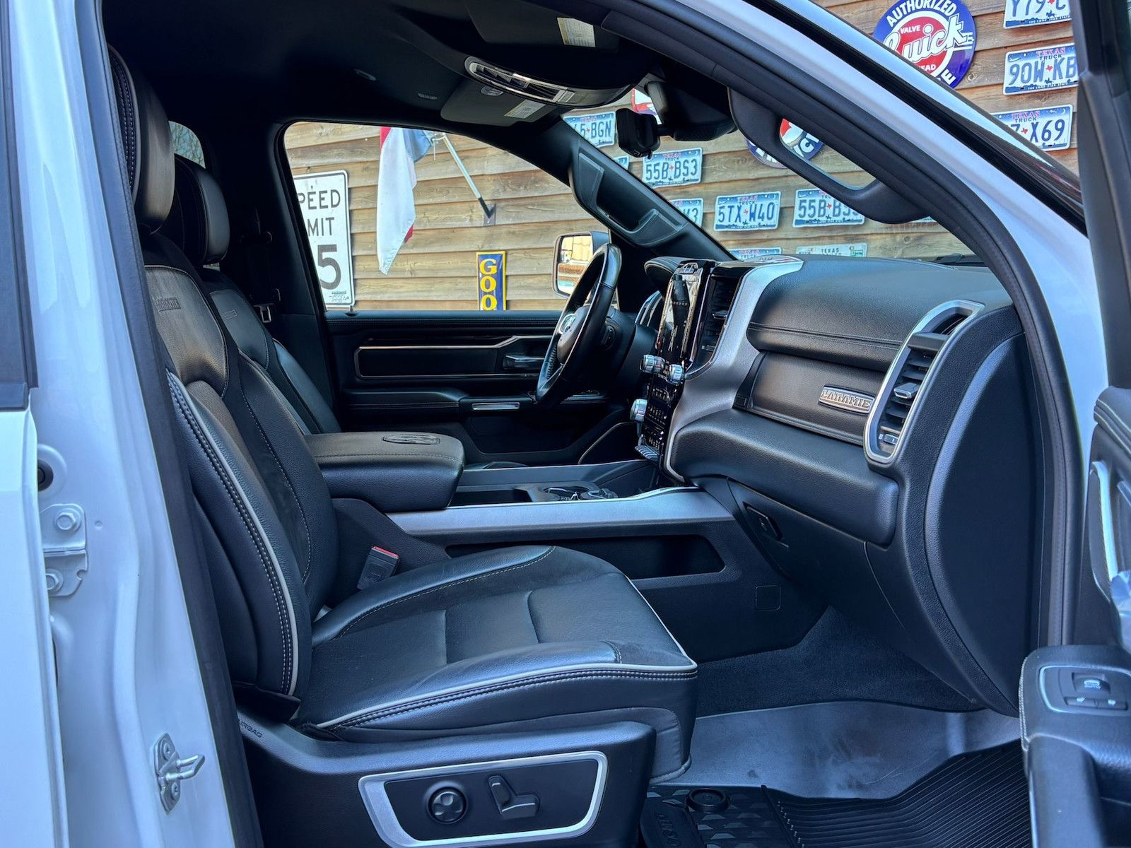 Dodge RAM 1500 Laramie 5.7L 12Zoll Display 4x4 LPG AHK