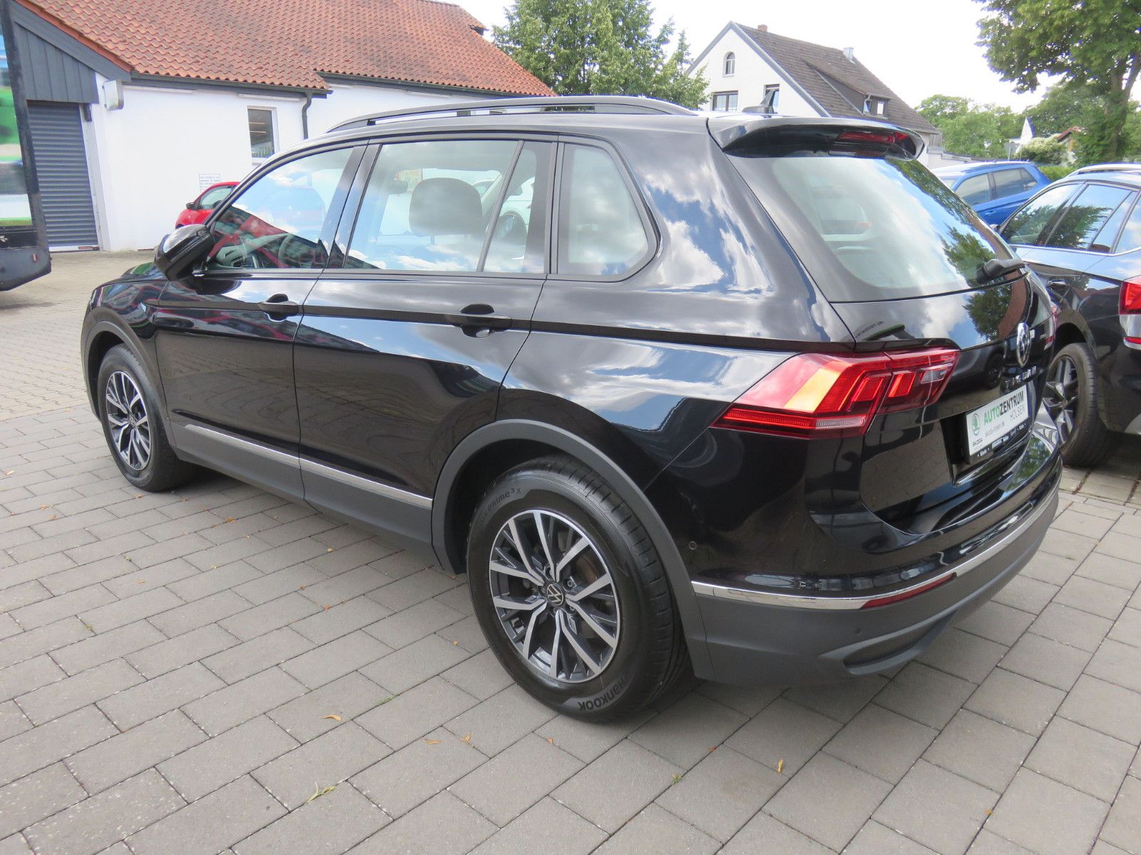 Volkswagen Tiguan 2.0 TDI DSG Life - Samsaru's Car Outlet