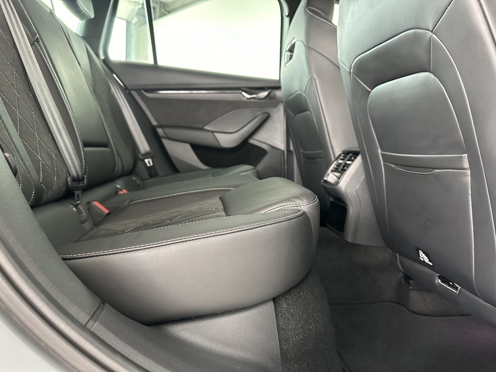 Skoda Octavia Combi RS 4x4 - Samsaru's Car Outlet
