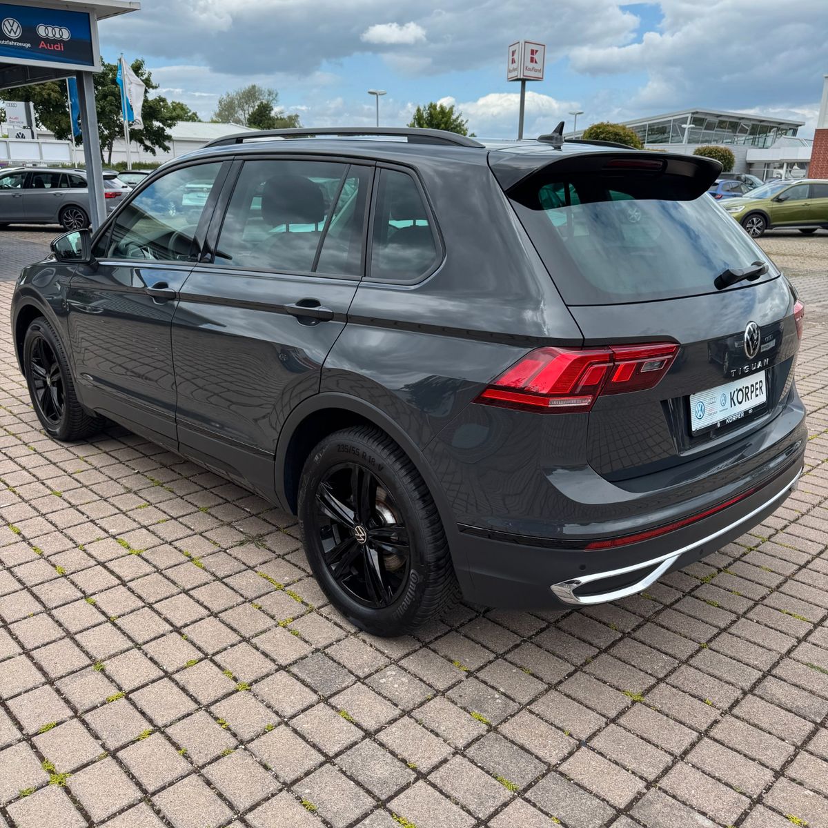 Volkswagen Tiguan Life - Samsaru's Car Outlet