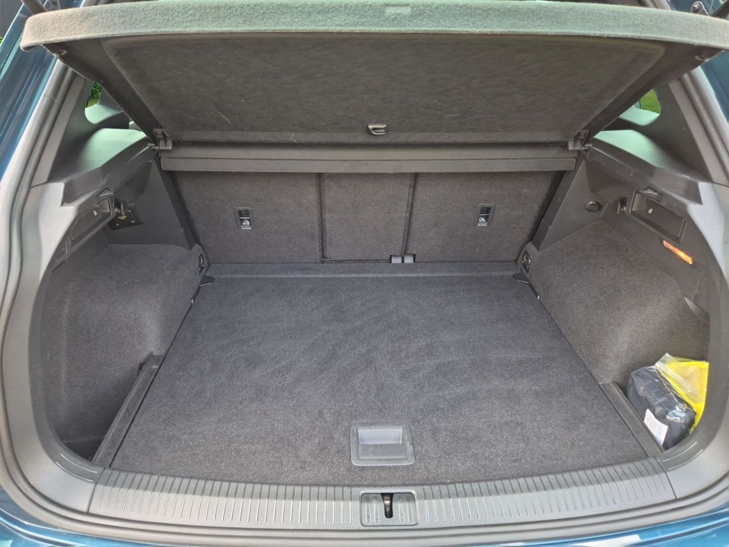 Volkswagen Tiguan 4Motion 2.0 TDI R-Line - Samsaru's Car Outlet