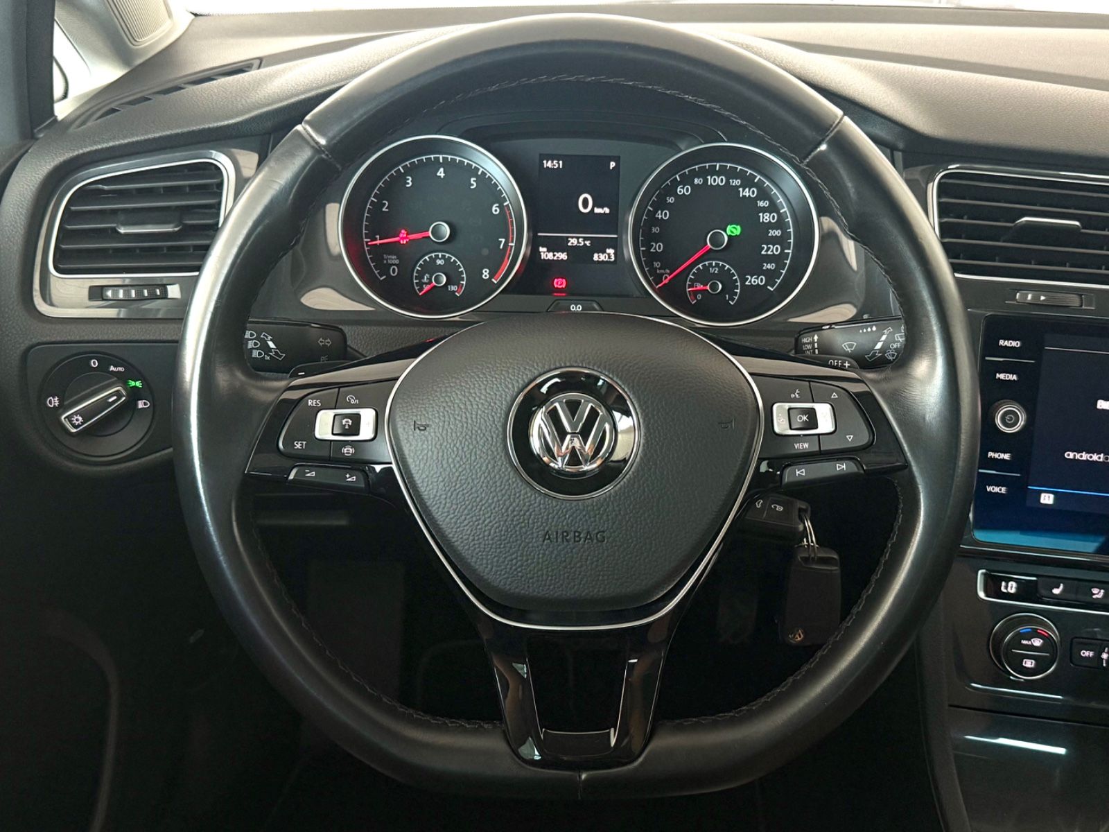 Volkswagen Golf VII Comfortline - Samsaru's Car Outlet