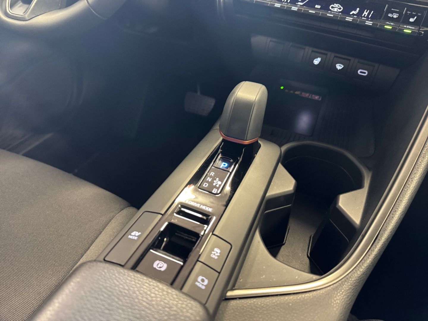Toyota C-HR 1.8 Hybrid Team D *LED*ACC*CAM*Navi*CarPlay