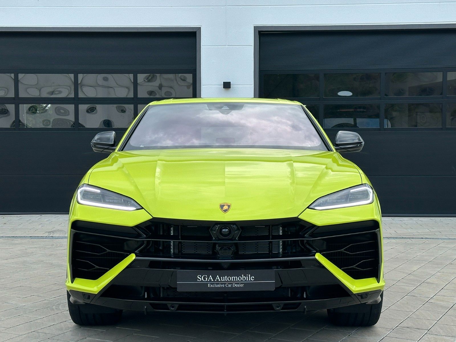Lamborghini Urus - Samsaru's Car Outlet
