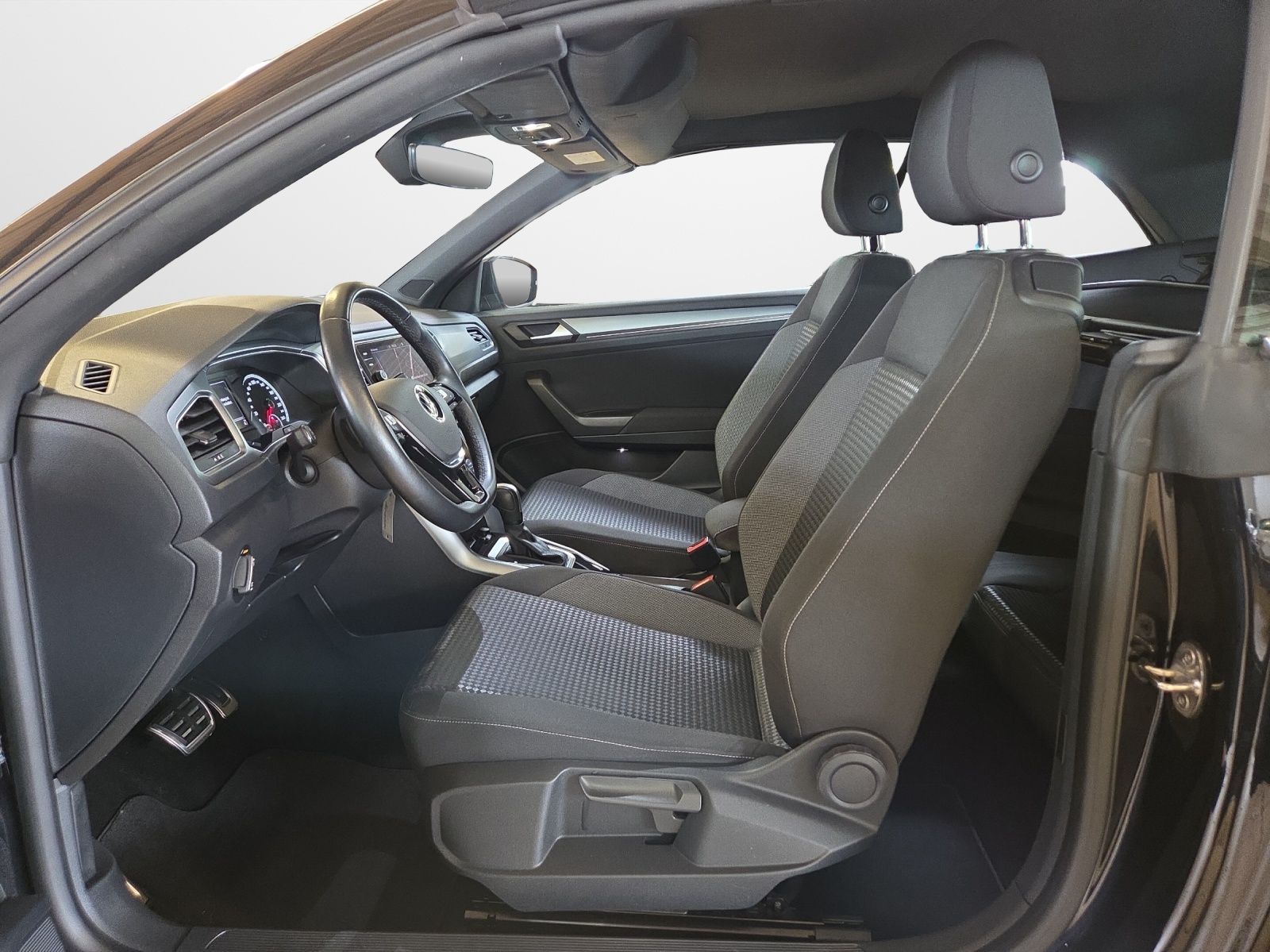Volkswagen T-Roc 1.5 TSI DSG Active - Samsaru's Car Outlet