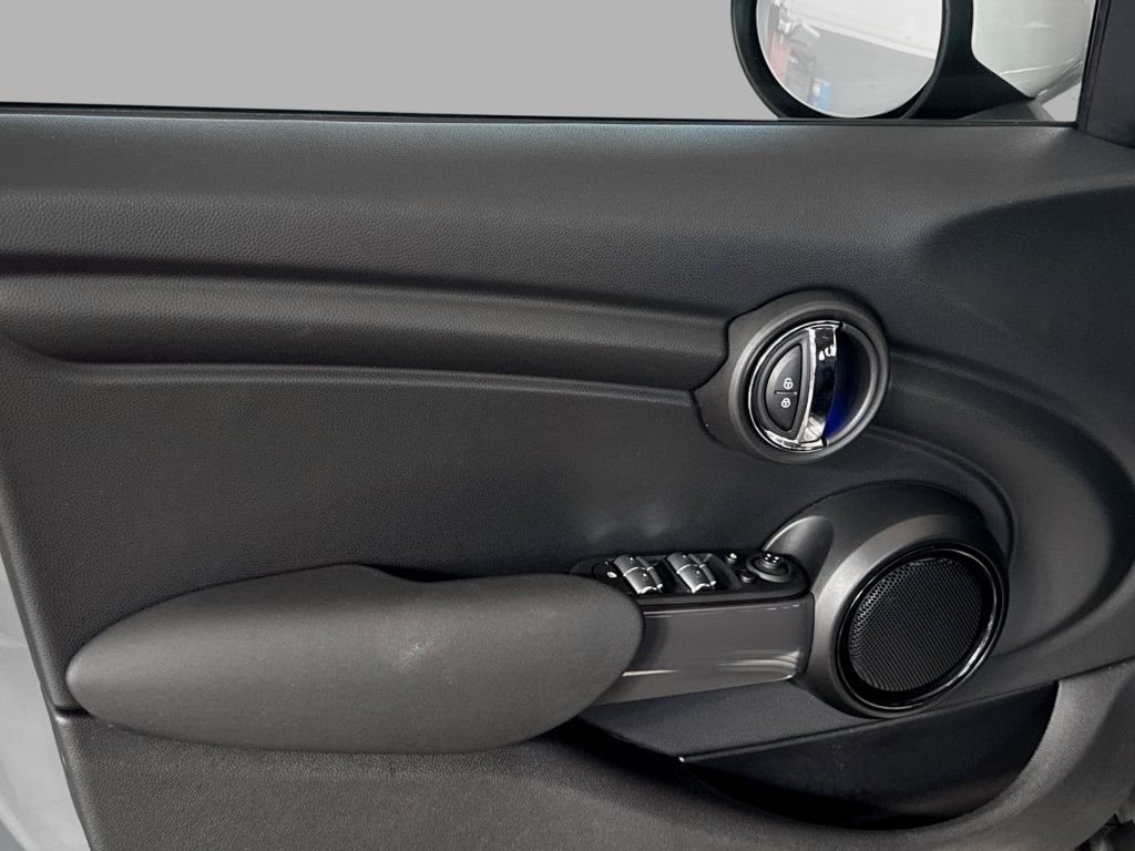 MINI Cooper Aut. - Samsaru's Car Outlet
