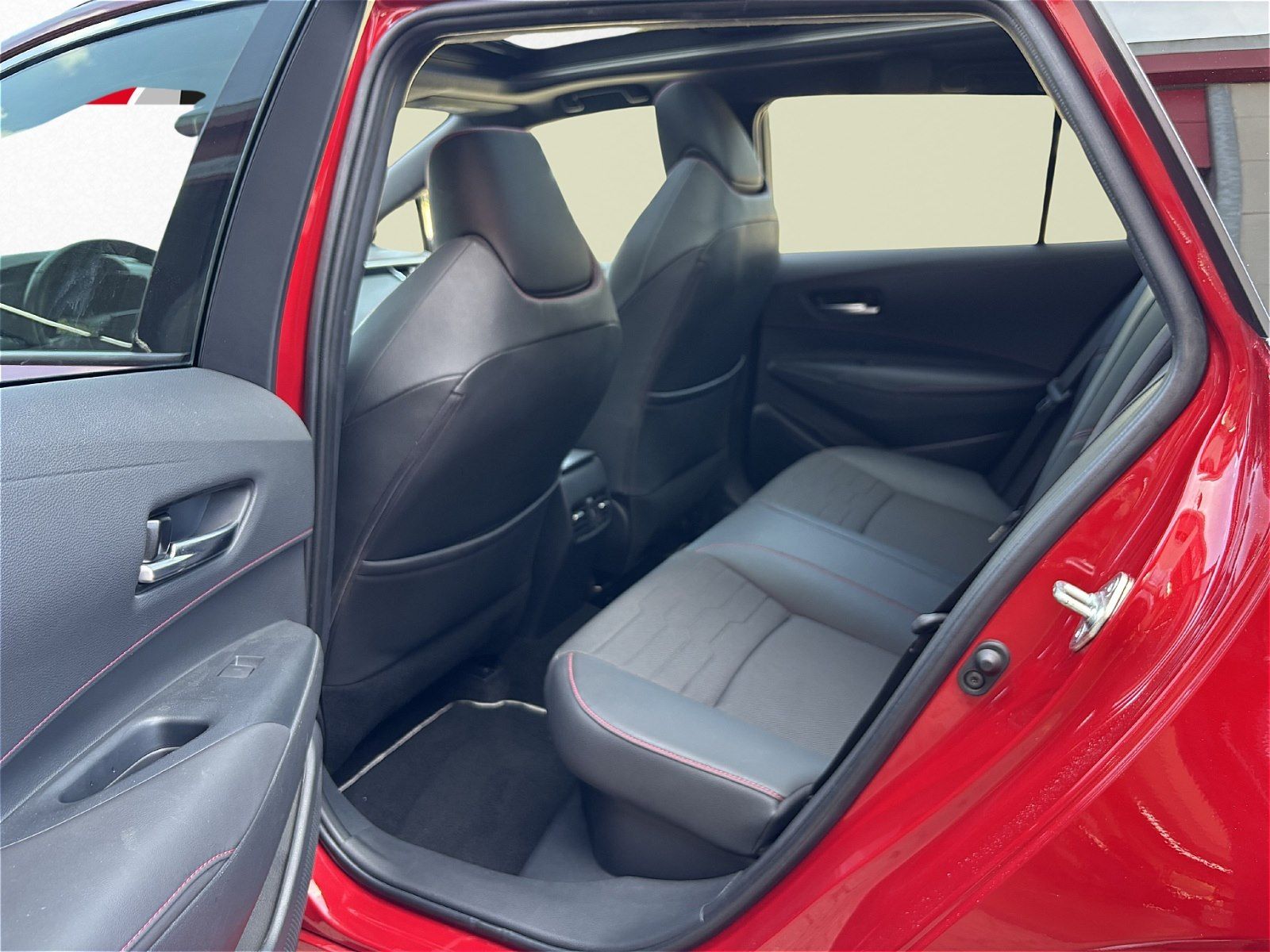 Toyota Corolla Touring Sports Hybrid Lounge - Samsaru's Car Outlet