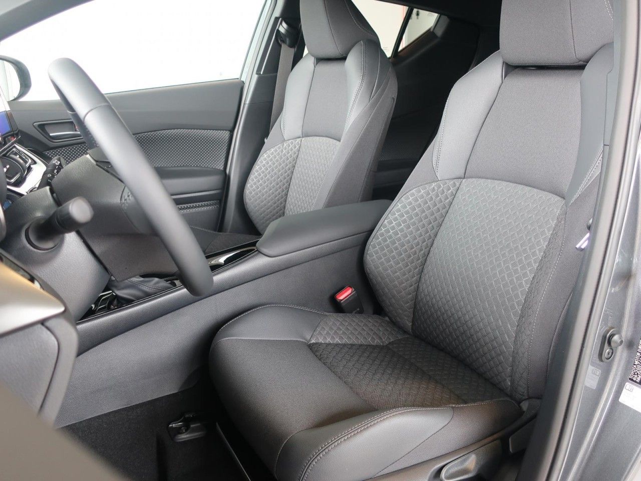 Toyota C-HR 2.0 VVTI HYBRID TEAM D NAVI*PDC*KAMERA