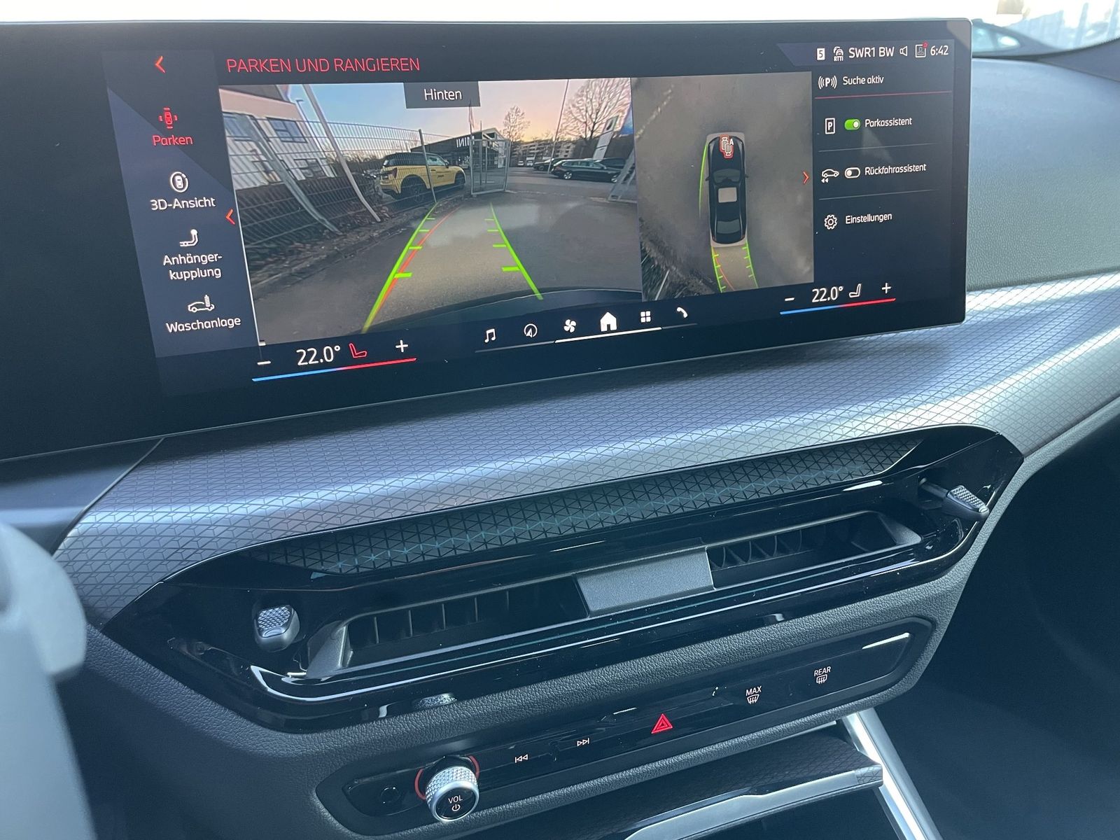 BMW 330e xDrive A M-Sportpaket Navi|PDC|MFL|AHK|SHZ