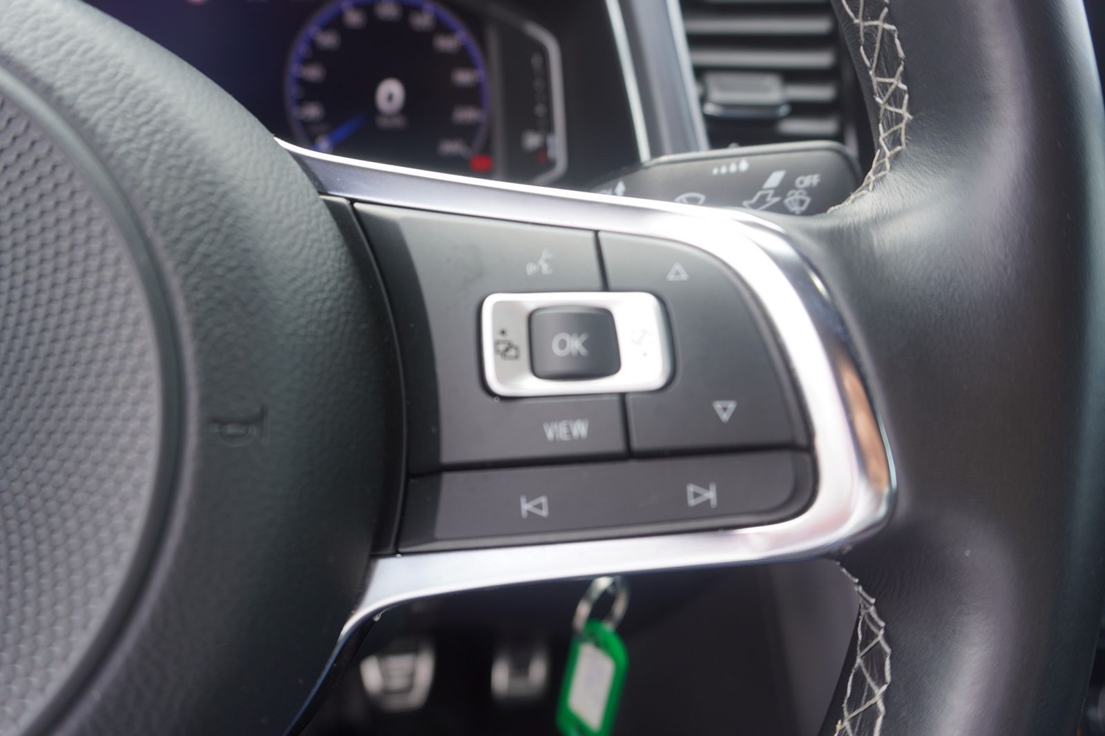 Volkswagen T-Roc 1.5 TSI R-Line - Samsaru's Car Outlet