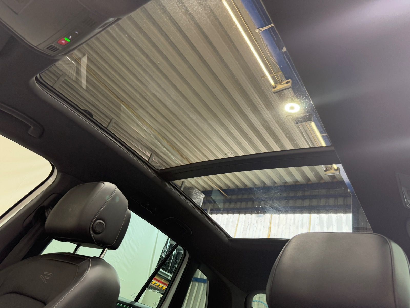 Volkswagen Tiguan R-Line 2.0 TDI DSG 4M - Samsaru's Car Outlet