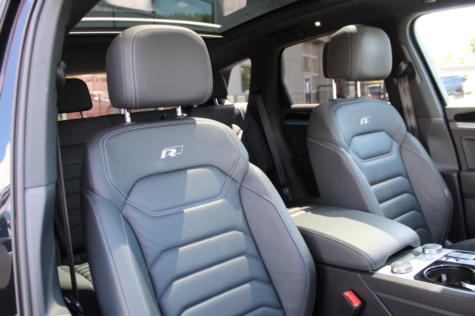 Volkswagen Touareg TDI R-Line - Samsaru's Car Outlet