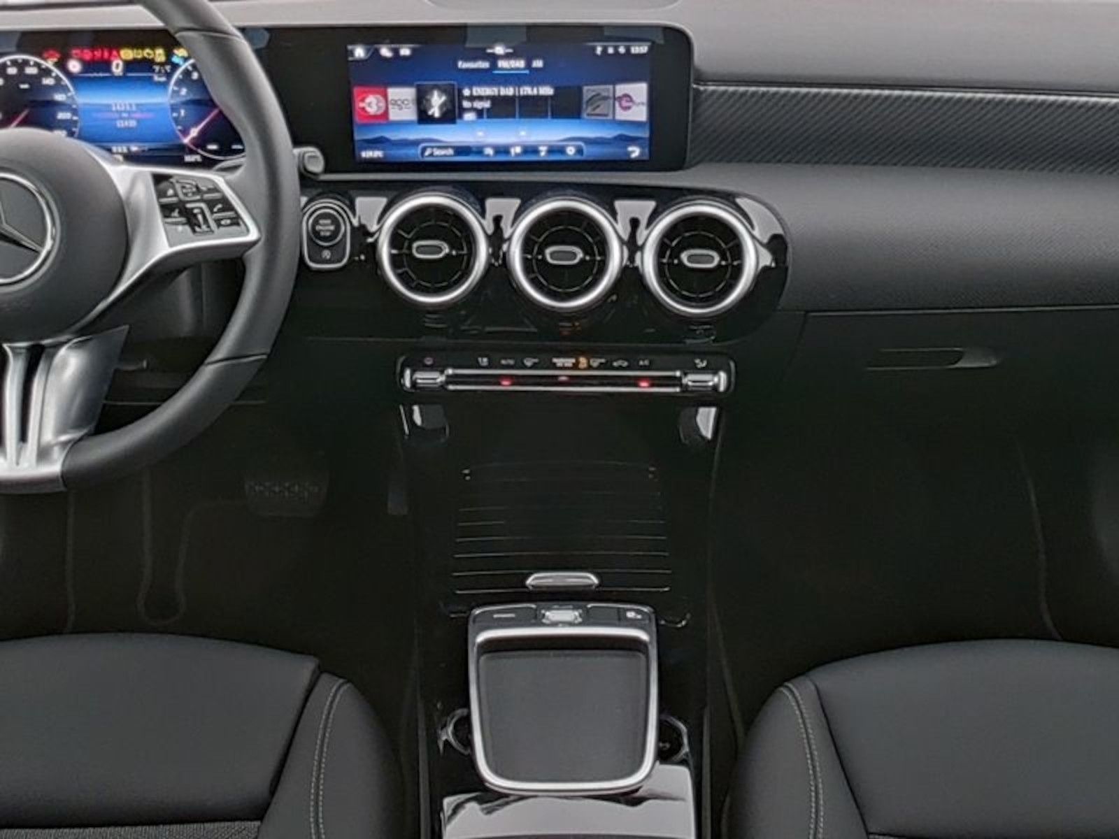 Mercedes-Benz A 180 Progressive - Samsaru's Car Outlet