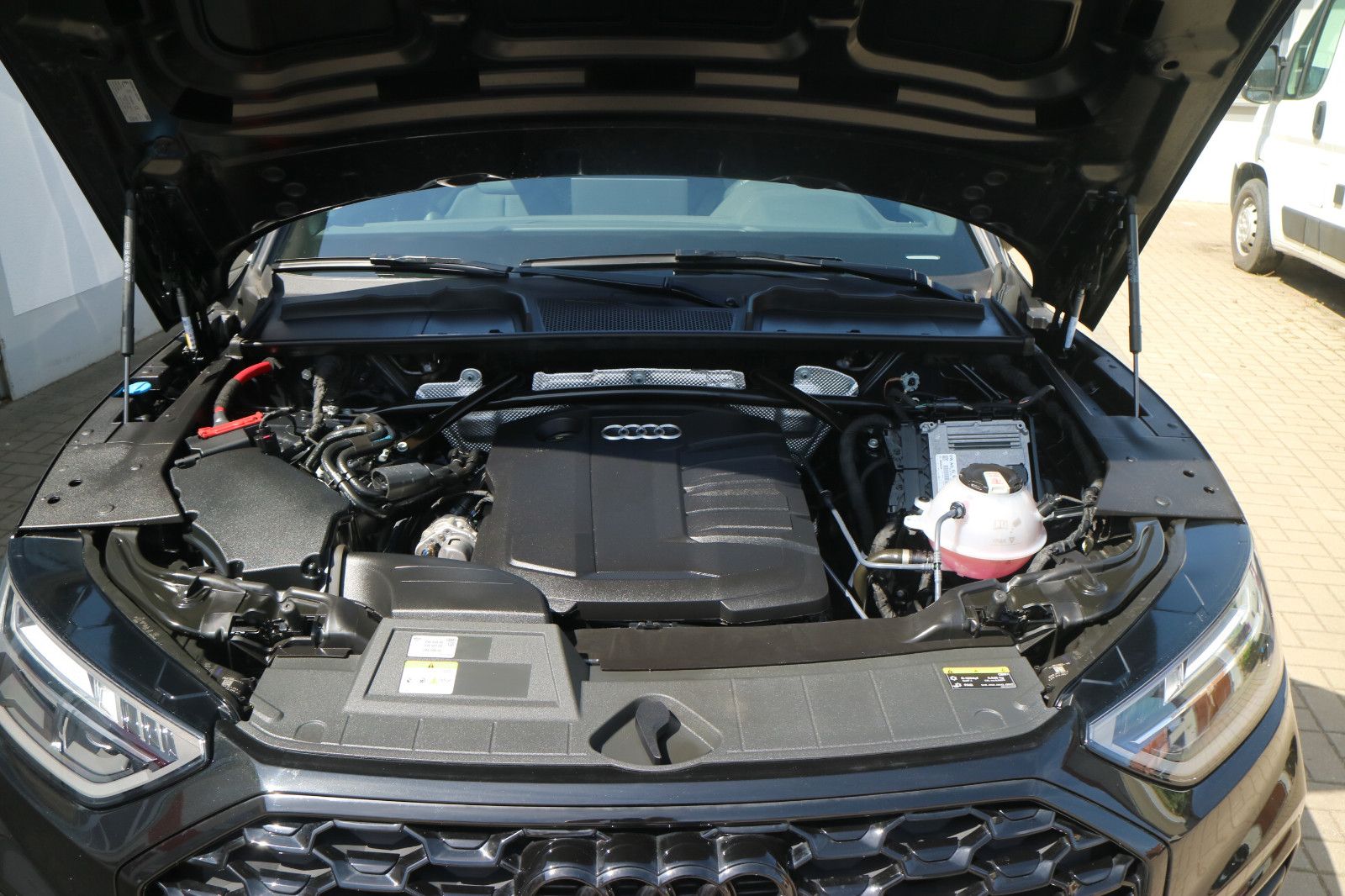 Audi Q5 Sportback 40 TDI quattro S line - Samsaru's Car Outlet