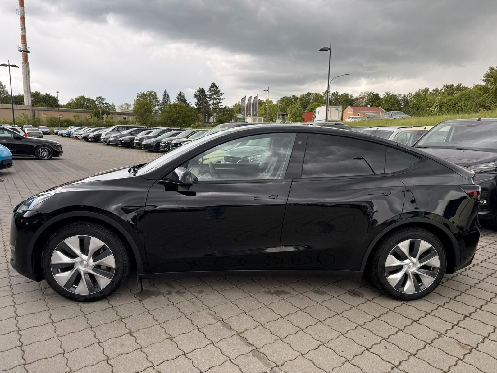 Tesla Model Y Long Range Dual AWD 8-FACH+AHK