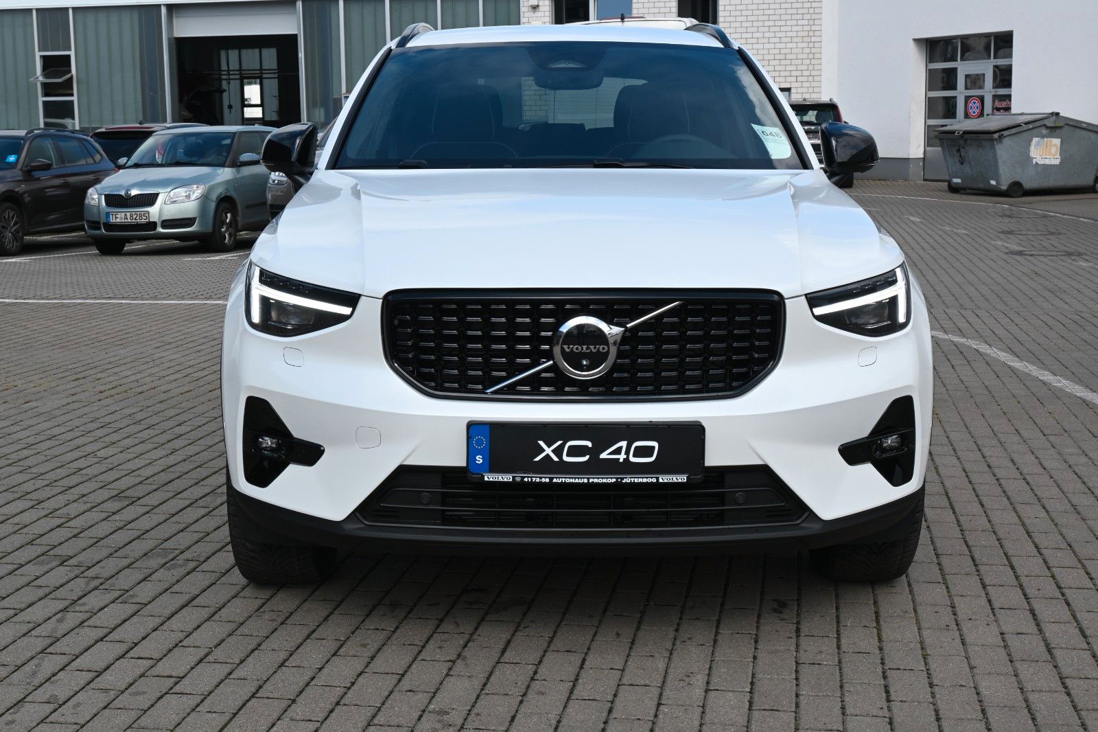 Volvo XC40 B4 DKG Plus Dark*FSHZG*360°*ACC*Allwetter