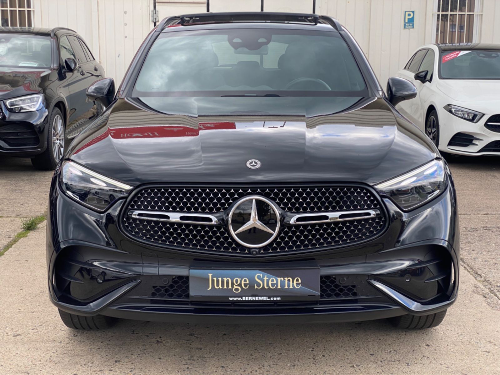 Mercedes-Benz GLC200 AMG 4M_Pano_HuD_Memory_Keyless_Distro_360
