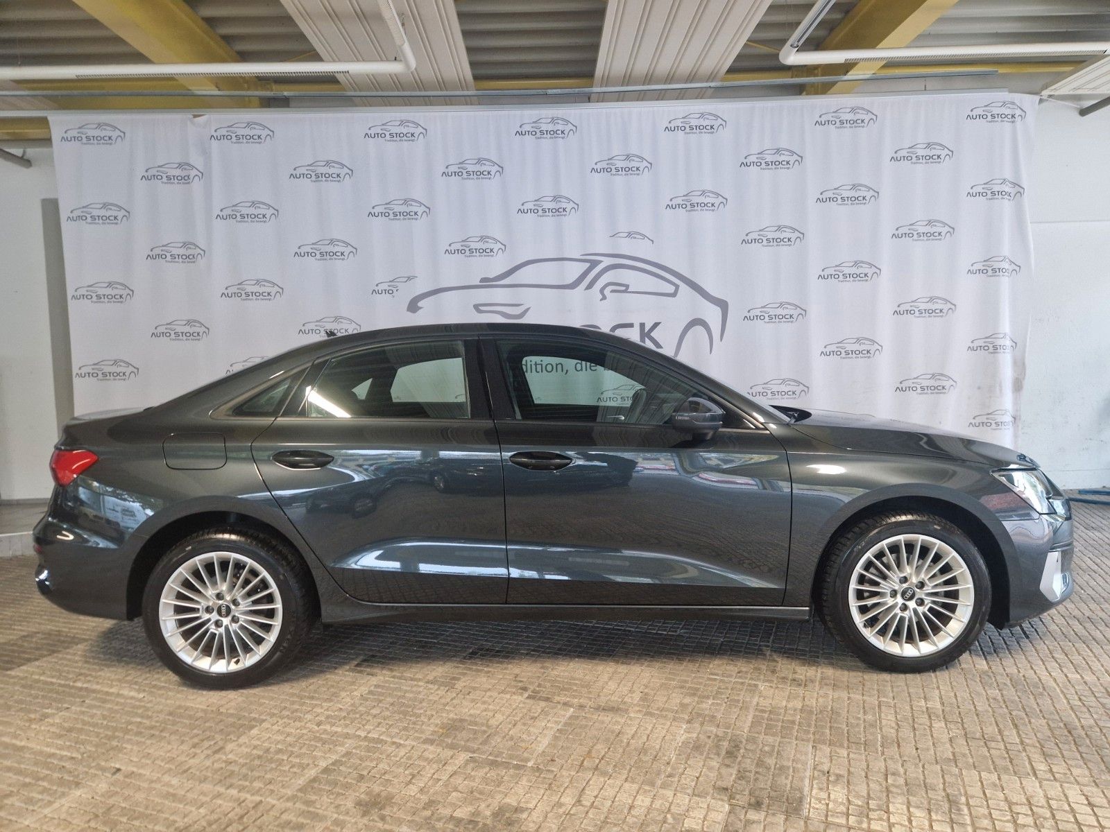 Audi A3 30 TFSI S tronic advanced LED Navi PDC Sitzh.