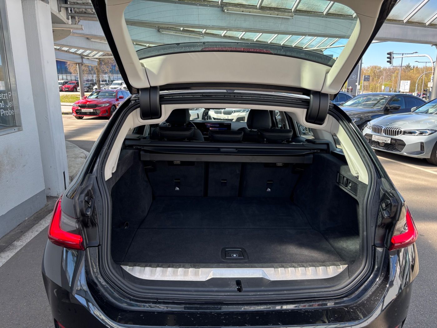 BMW 330e Touring AHK/HeadUp/360 GARANTIE bis 12/2029