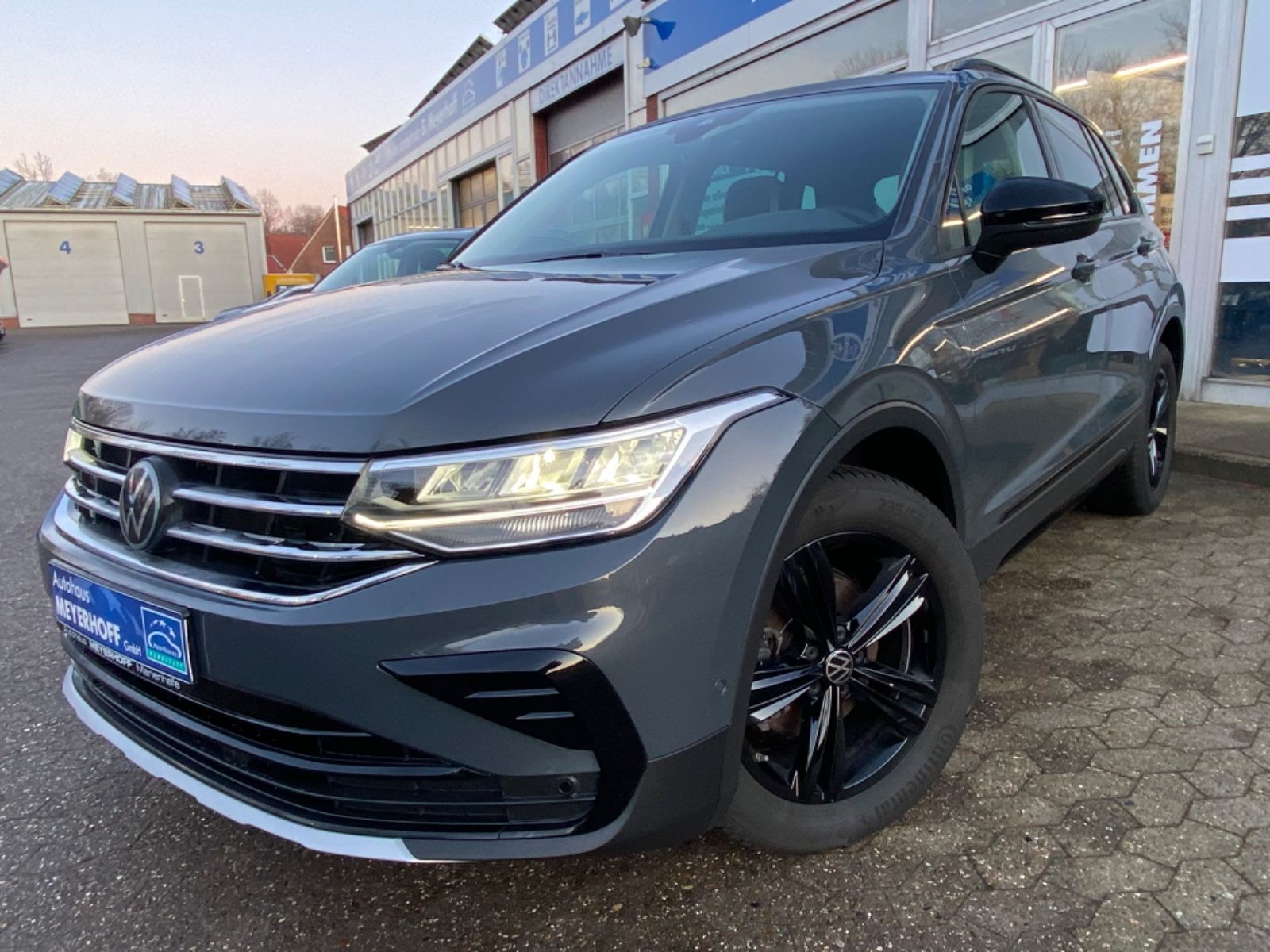 Volkswagen Tiguan Life 2.0 TDI 4Motion - Samsaru's Car Outlet