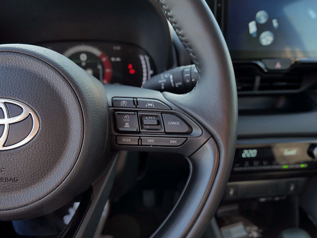 Toyota Yaris Hybrid Style LED PDC ACC KAMERA KLIMA SHZ