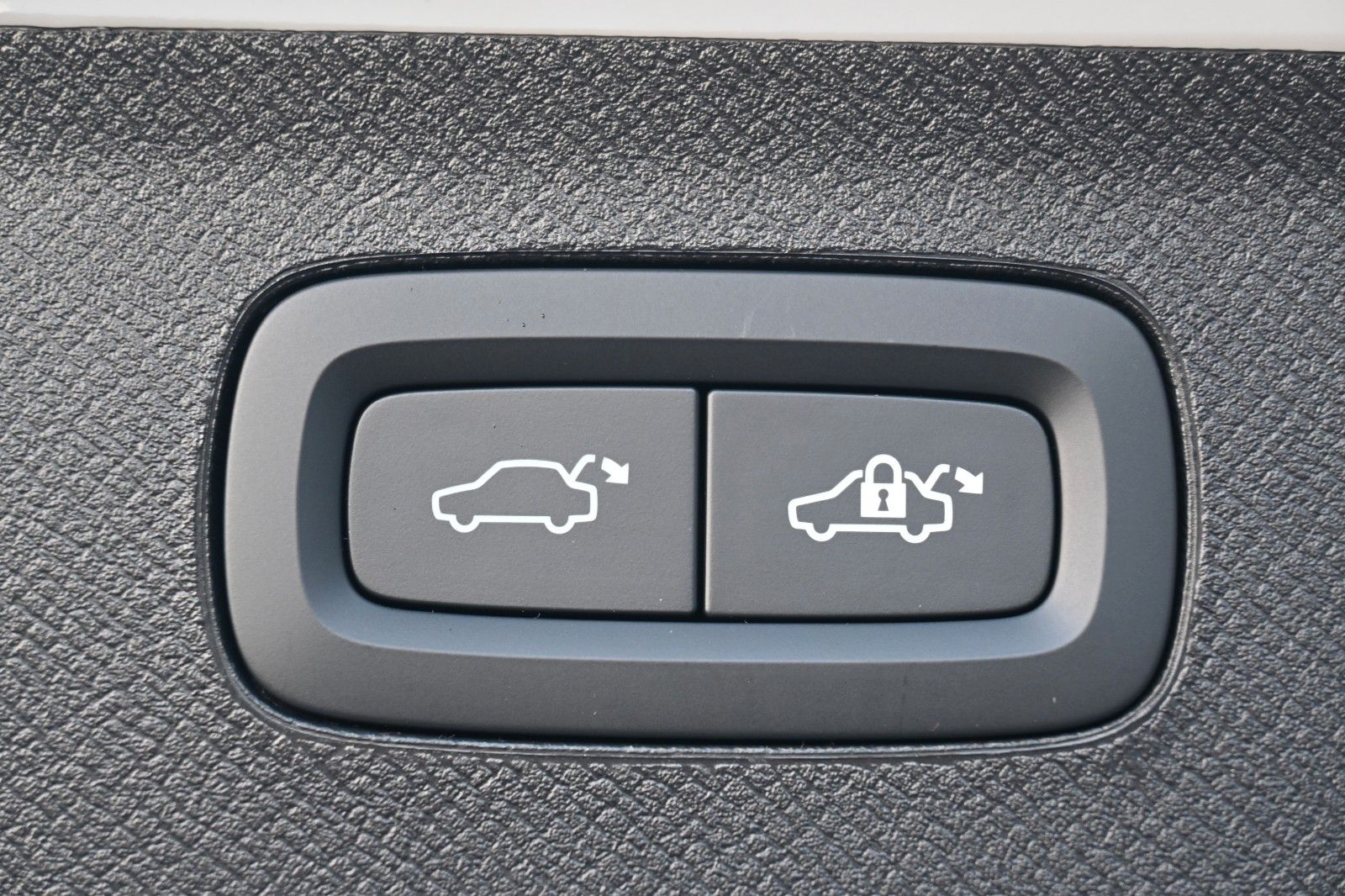 Volvo XC90 B5D AWD Ultimate Bright*PANO*STHZ*LUFT*AHK