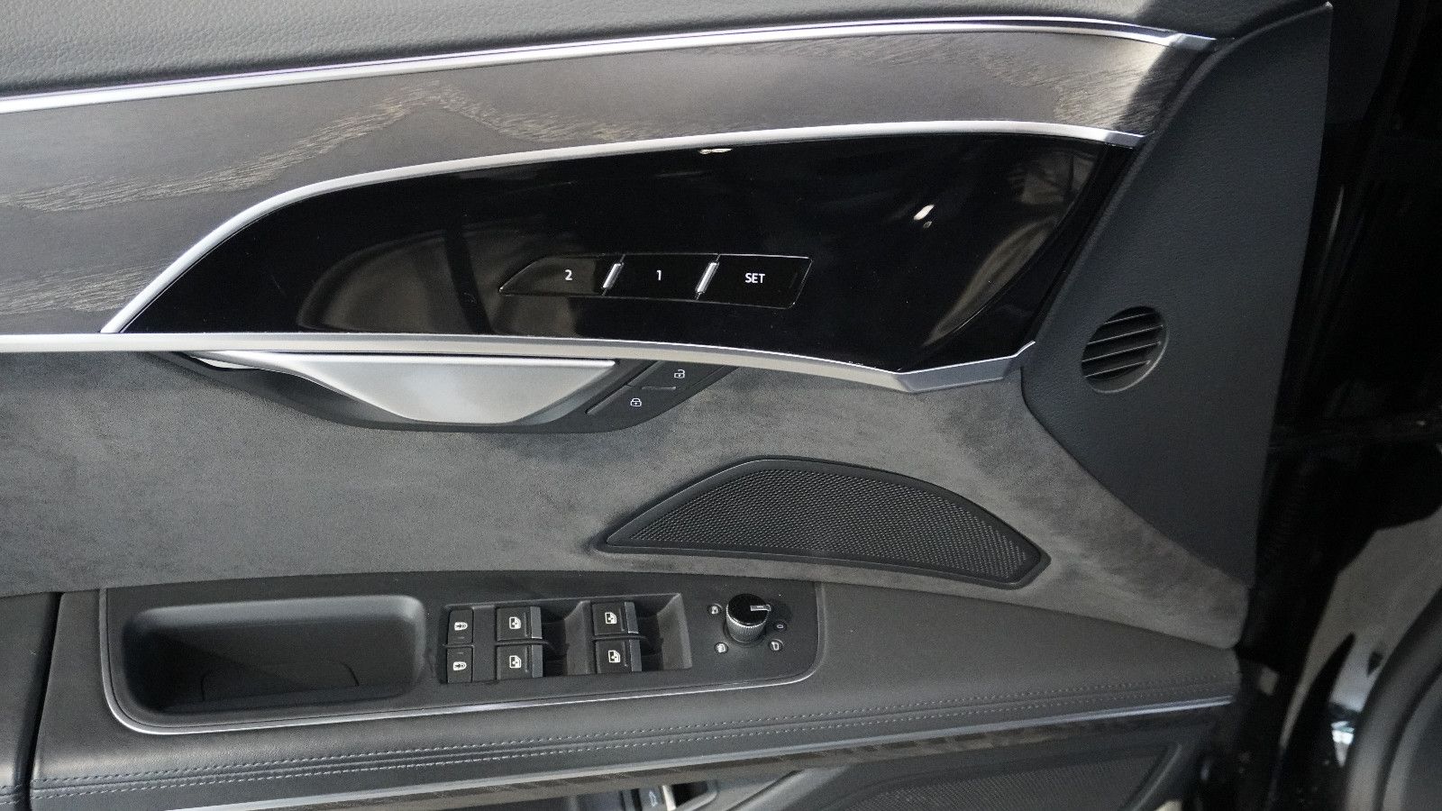Audi A8 50 quat S-Lin - Samsaru's Car Outlet