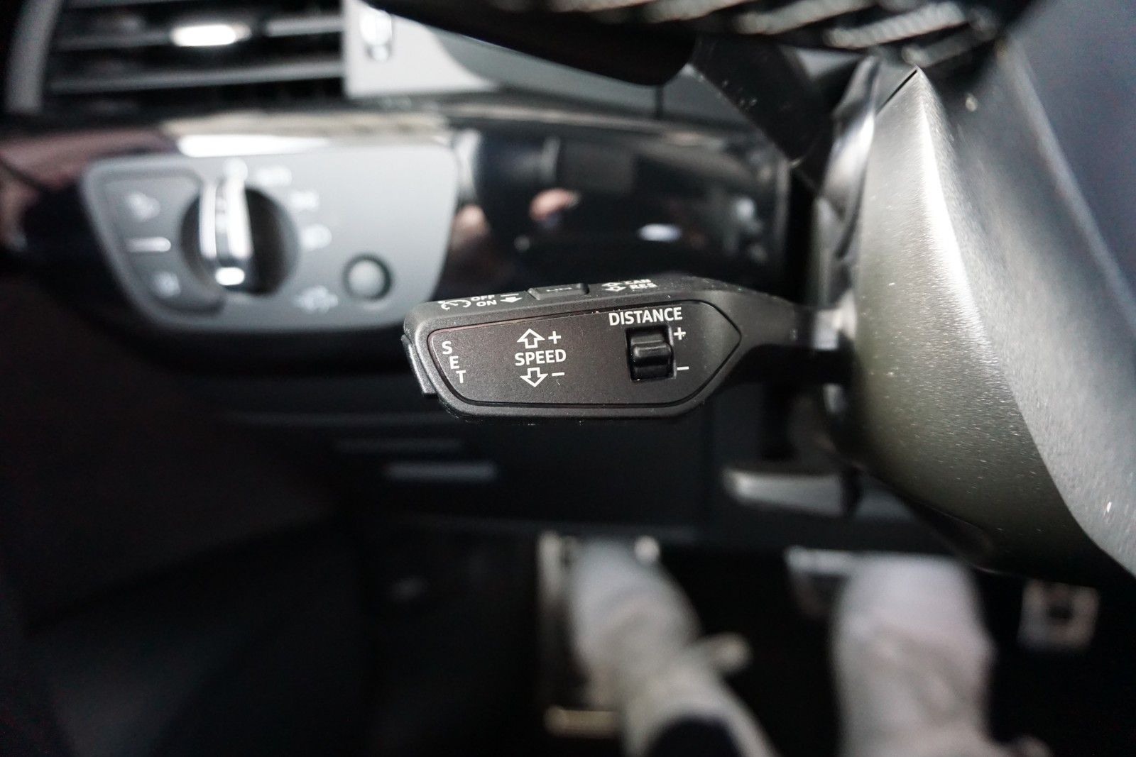 Audi A4 Avant 40 TDi S tronic S line - Samsaru's Car Outlet