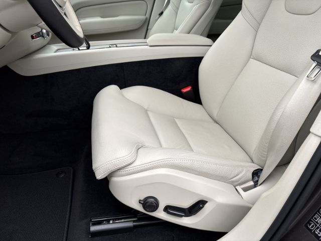 Volvo XC60 Inscription T6 AWD 19''LM Pano eStandhz AHK