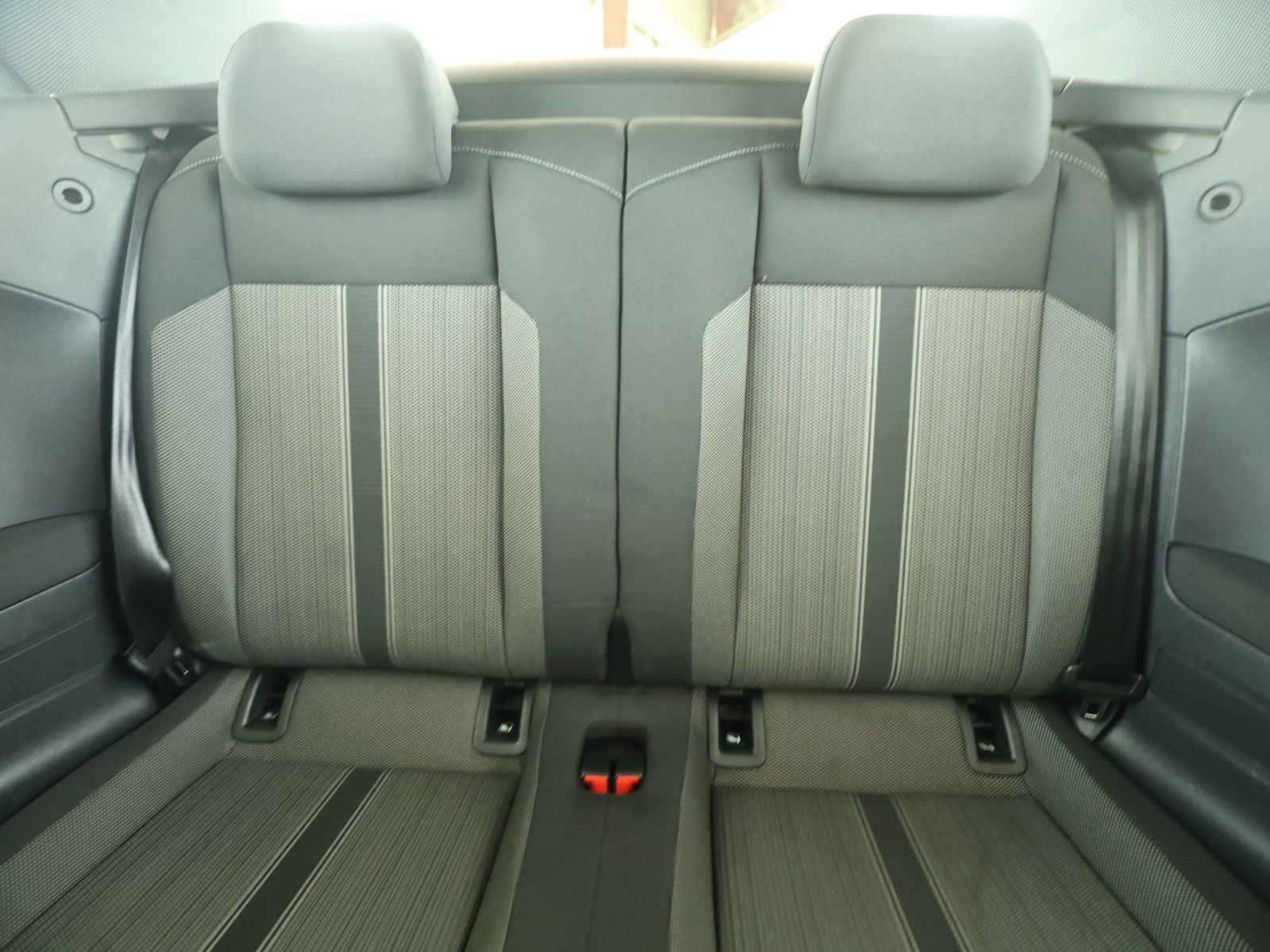 Volkswagen T-Roc 1.0 TSI Style - Samsaru's Car Outlet