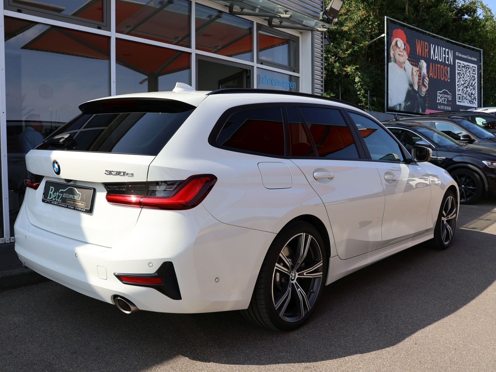 BMW 330 e Touring Advantage - Samsaru's Car Outlet