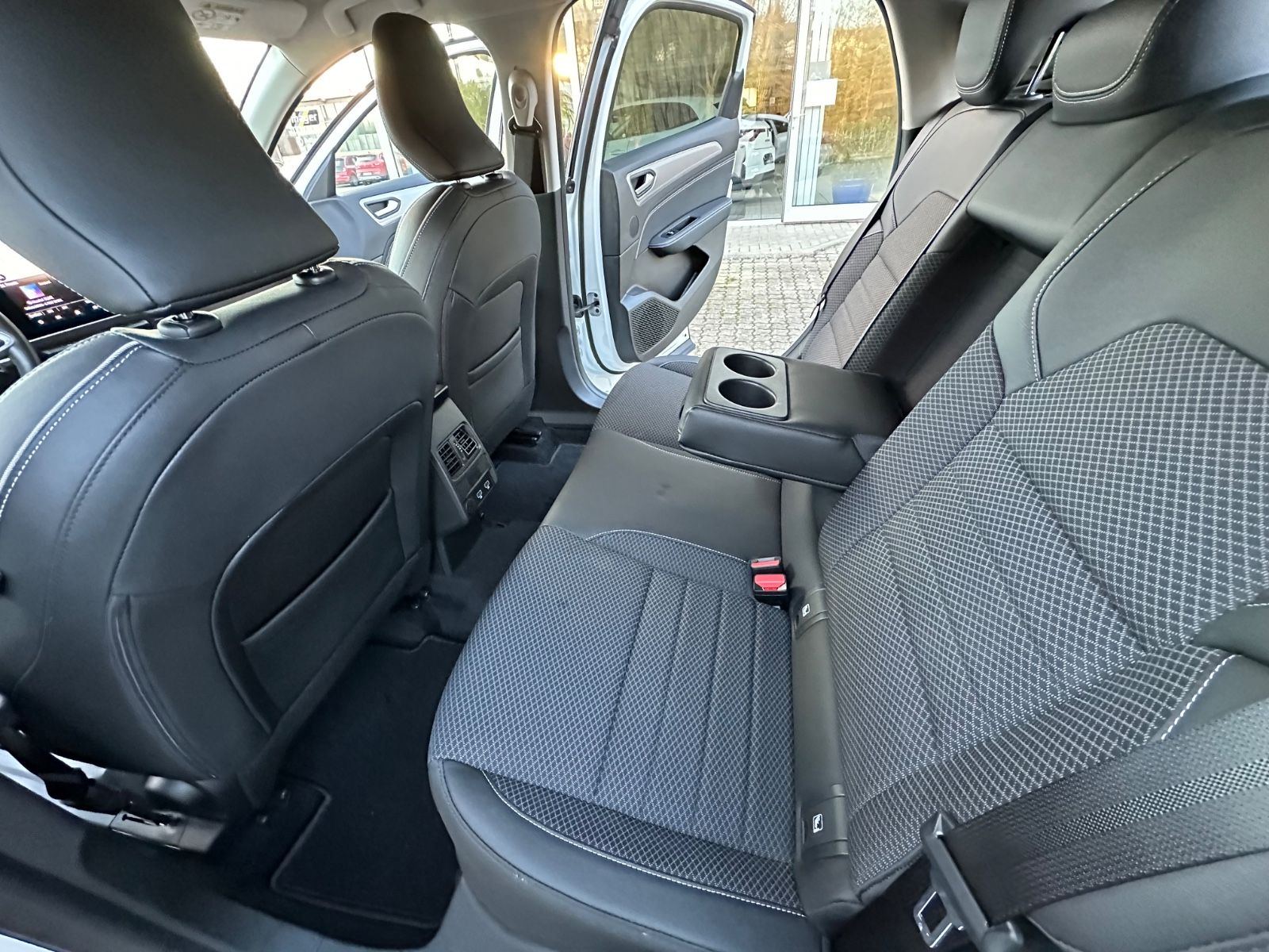 Renault Arkana Intens Hybrid - Samsaru's Car Outlet