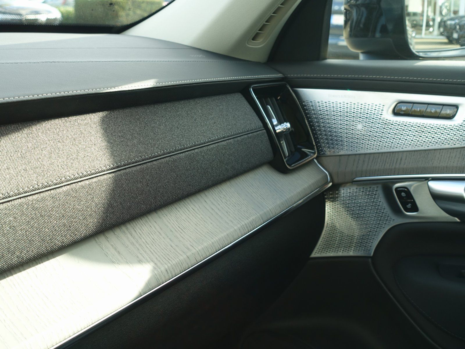 Volvo XC90 Plus Dark T8 AWD Plug-in Hybrid B&W/HUD