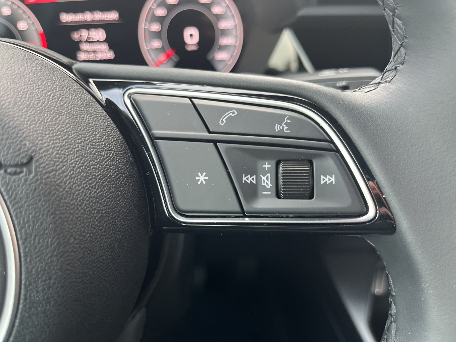 Audi A3 Limousine 30 TFSI advanced - Samsaru's Car Outlet