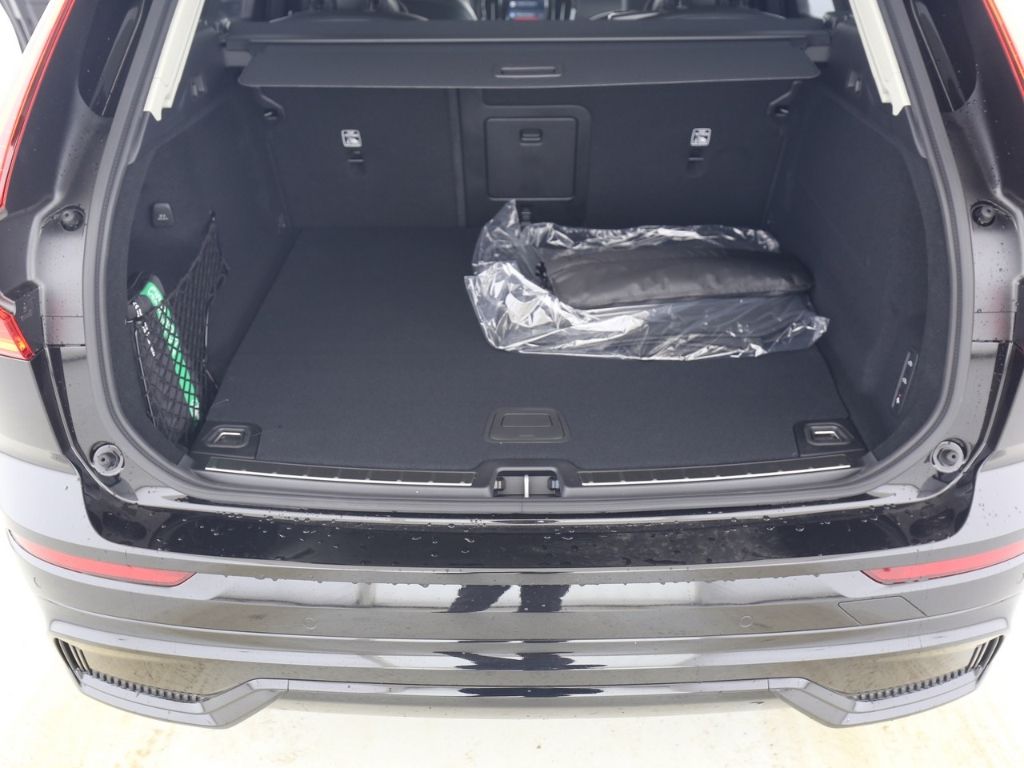 Volvo XC60 Ultra Dark Recharge Plug-In Hybrid AWD T8 T