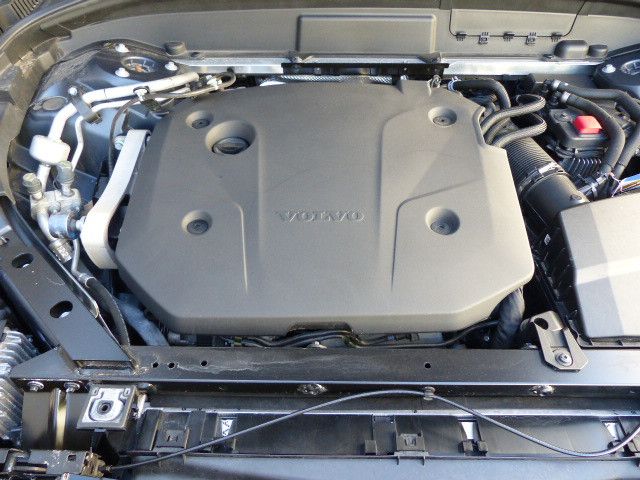 Volvo XC60 Inscription B4 - Samsaru's Car Outlet
