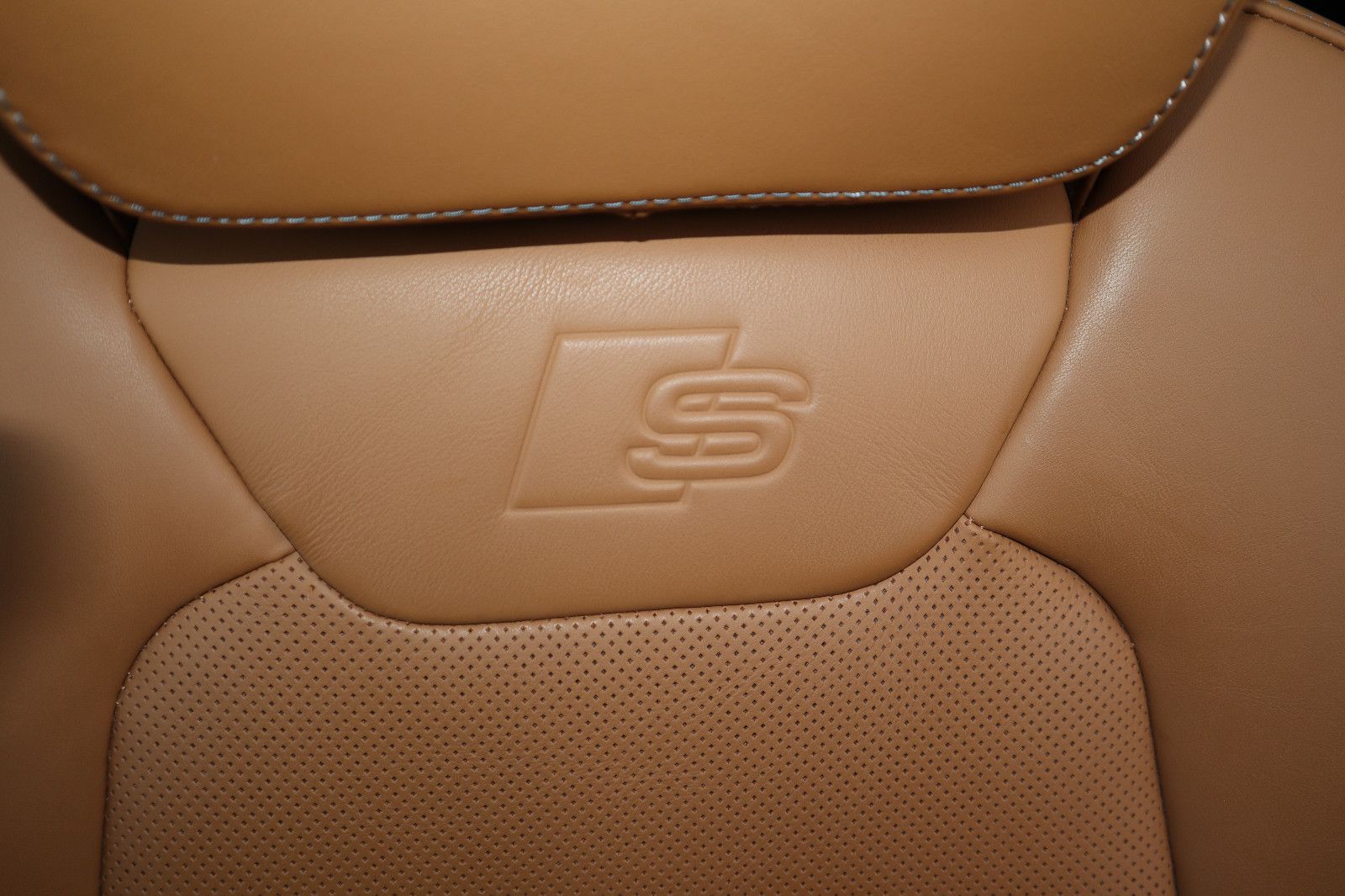 Audi A8L 60 TFSIe lang S-Line - Samsaru's Car Outlet