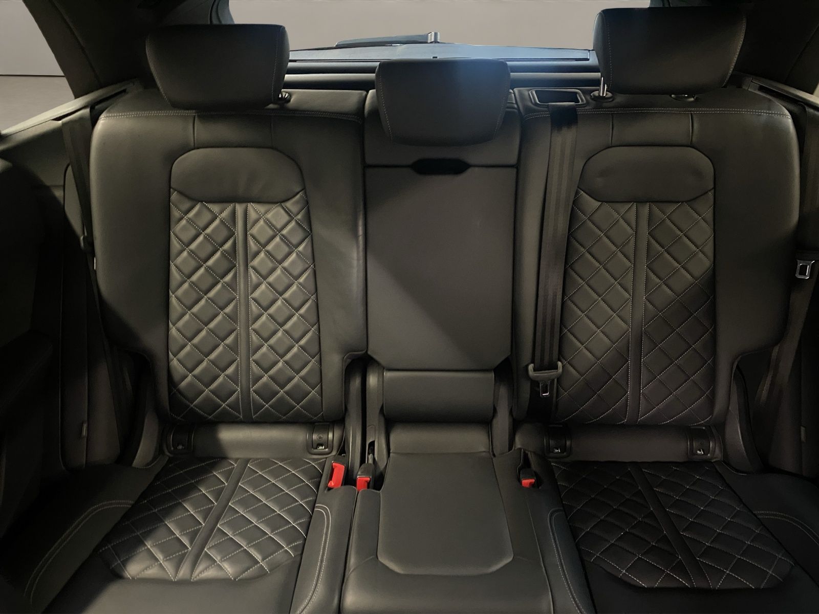 Audi Q8 55 3.0 TFSI quattro competition plus S-line - Samsaru's Car Outlet