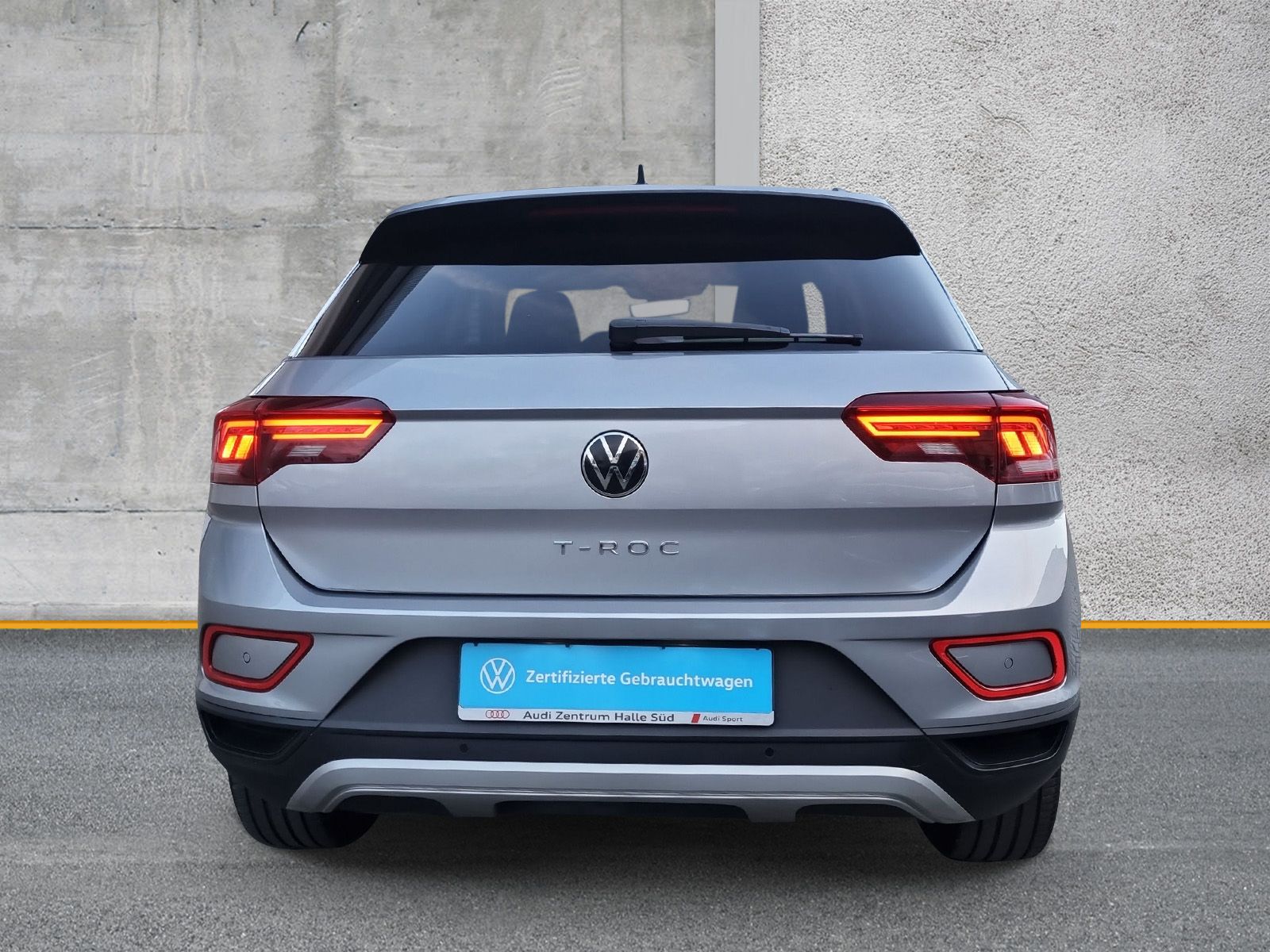 Volkswagen T-Roc 1.5 TSI DSG Life - Samsaru's Car Outlet