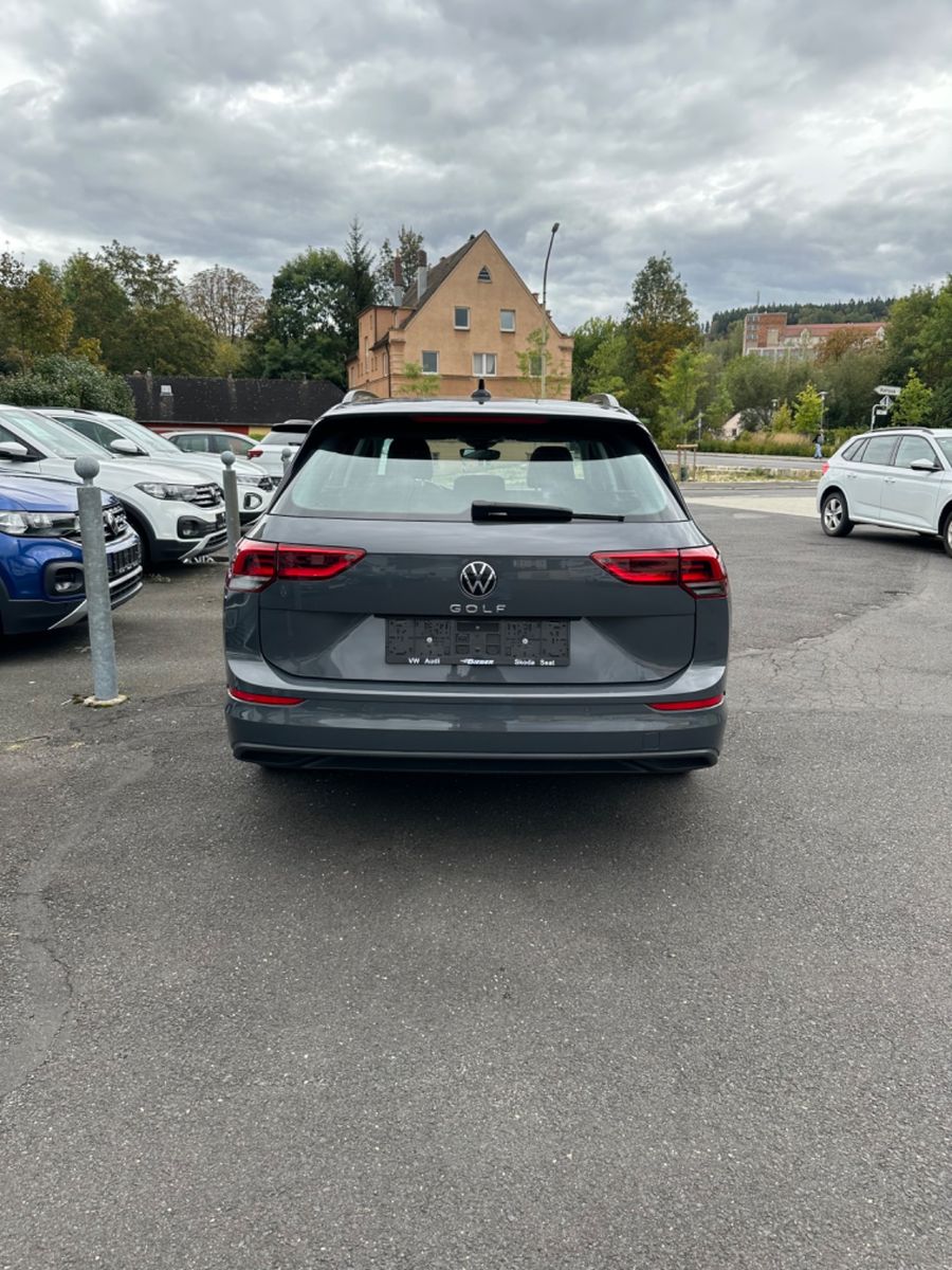 Volkswagen Golf VIII Variant 1.0TSI - Samsaru's Car Outlet