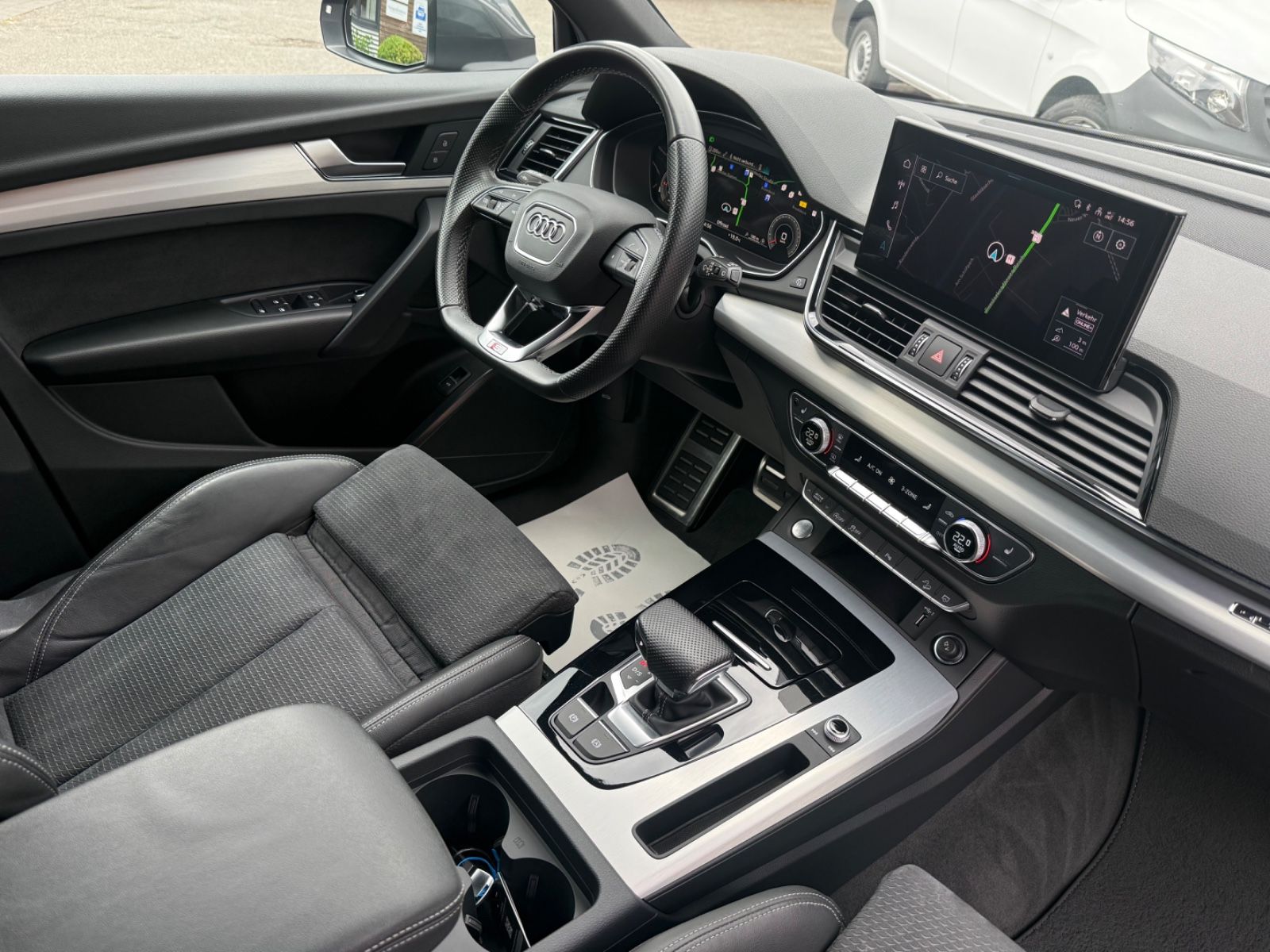 Audi Q5 40 TDI quattro S line - Samsaru's Car Outlet
