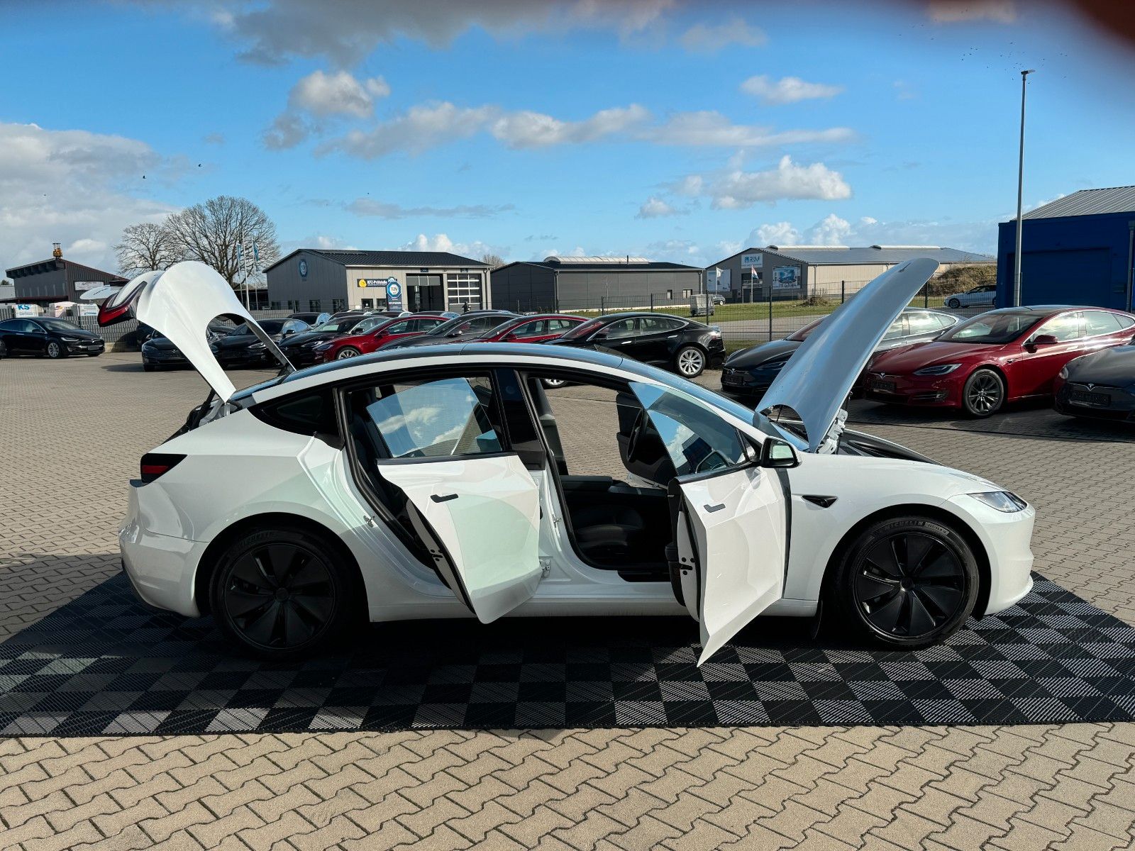 Tesla MODEL 3 HIGHLAND LR AWD | HW4 | TOW PACKAGE |