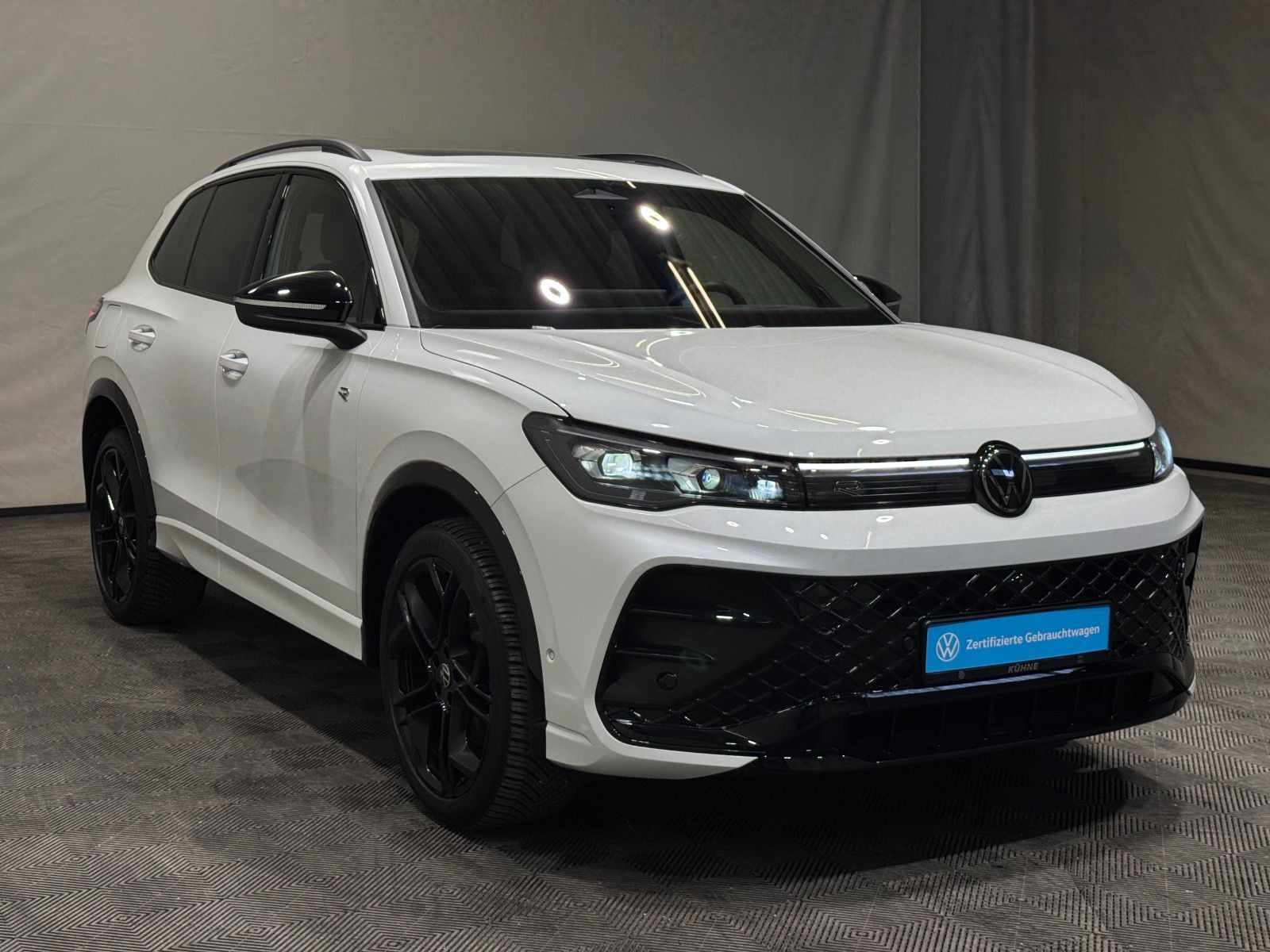 Volkswagen Tiguan R-Line 1.5 TSI eHybrid | MATRIX NAVI PANO