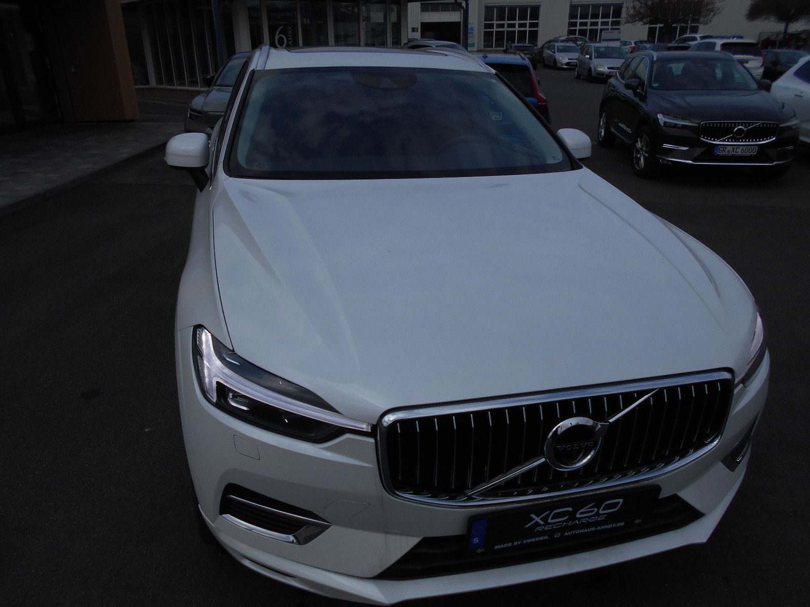 Volvo XC60 Inscription T6 Recharge Plug-In Hybrid AWD - Samsaru's Car Outlet