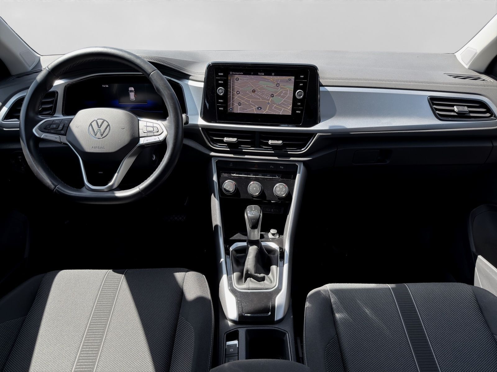Volkswagen T-Roc 1.5 TSI DSG LIFE - Samsaru's Car Outlet