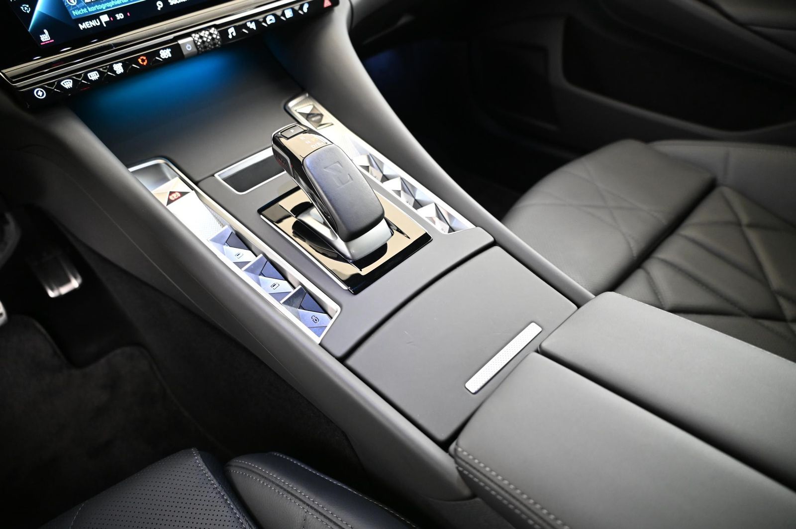 DS Automobiles DS9 1.6 E-Tense 250 RIVOLI+ UVP 68.000 EUR